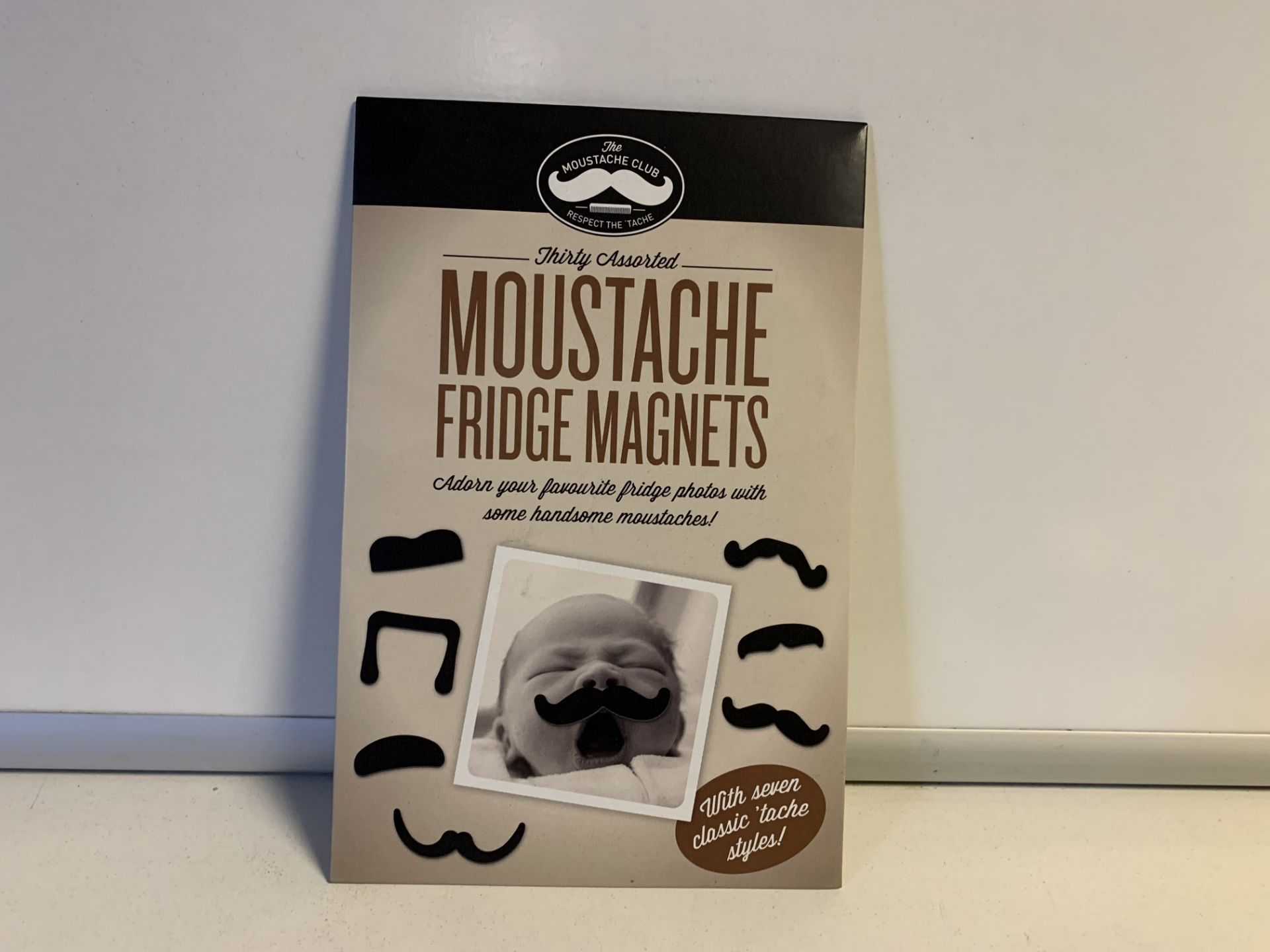80 X BRAND NEW BOXED PACKS OF ASSORTED MOUSTACHE FRIDGE MAGNETS IN 4 BOXES (405/27)