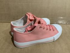 (NO VAT) 12 X BRAND NEW GIRLS PINK BOW TOP TRAINERS SIZE i13 (349/27)