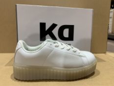 (NO VAT) 6 X BRAND NEW KIDS DIVISION LIGHT UP WHITE TRAINERS SIZE J2