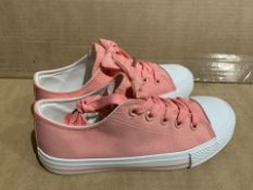 (NO VAT) 12 X BRAND NEW GIRLS PINK BOW TOP TRAINERS SIZE i13 (339/27)