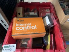 MIXED LOT TO INCLUDE DVD PLAYER, CANNON ITEMS AND VARIOUS COMPUTING GOODS