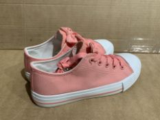 (NO VAT) 12 X BRAND NEW GIRLS PINK BOW TOP TRAINERS SIZE i13 (347/27)