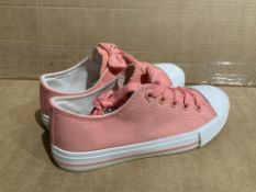 (NO VAT) 12 X BRAND NEW GIRLS PINK BOW TOP TRAINERS SIZE i12 (352/27)