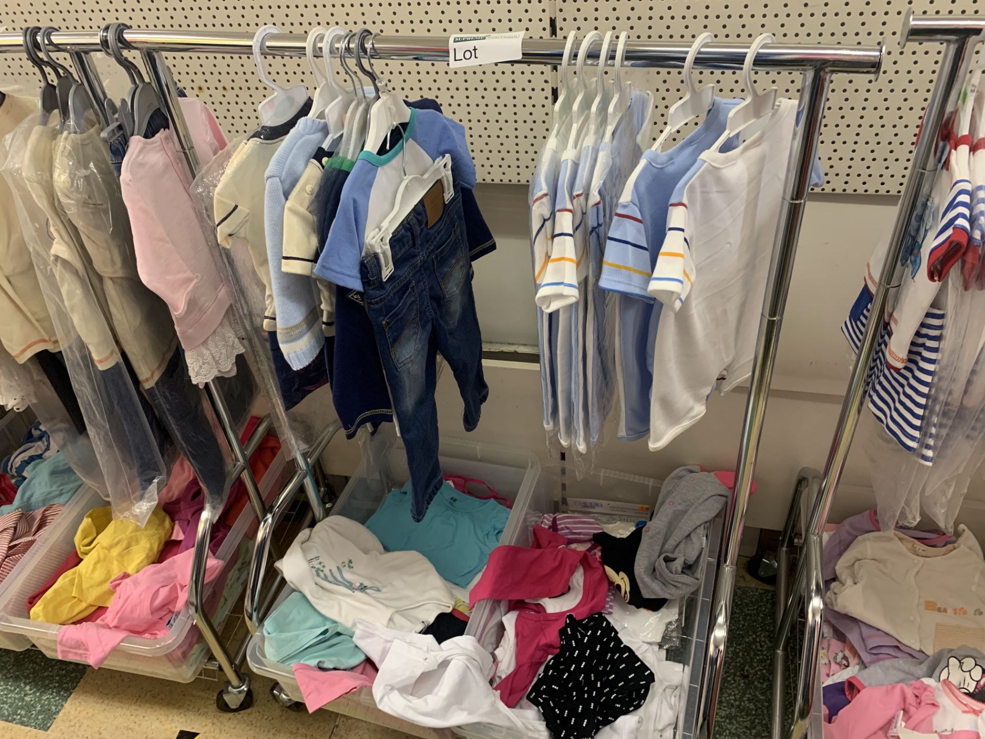 CLOTHES RACK AND CONTENTS APPROX 60 ITEMS INCLUDING BABY GROWS AND BABY CLOTHING