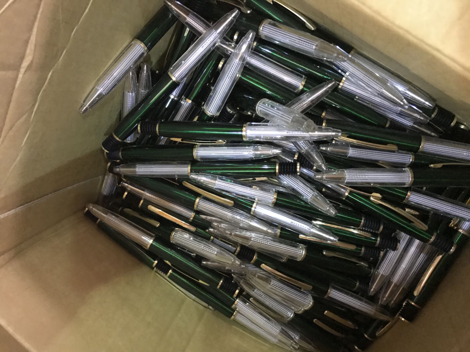 82 X BRAND NEW LED GREEN PENS