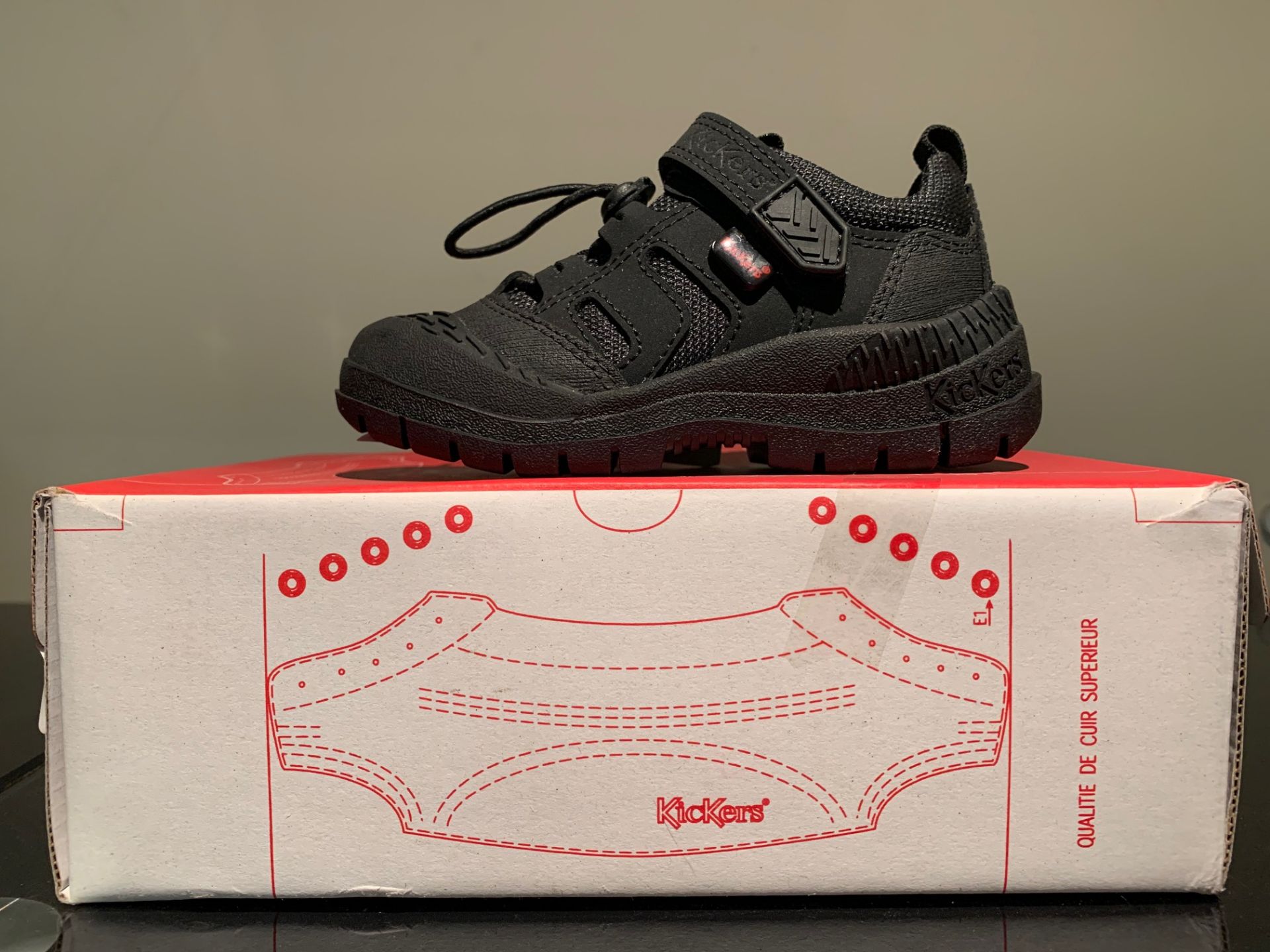 NEW & BOXED KICKERS TRAINER SIZE INFANT 5 (196 UPSTAIRS)