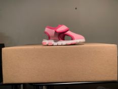 NEW & BOXED REEBOK SANDAL SIZE INFANT 5 (52 UPSTAIRS)