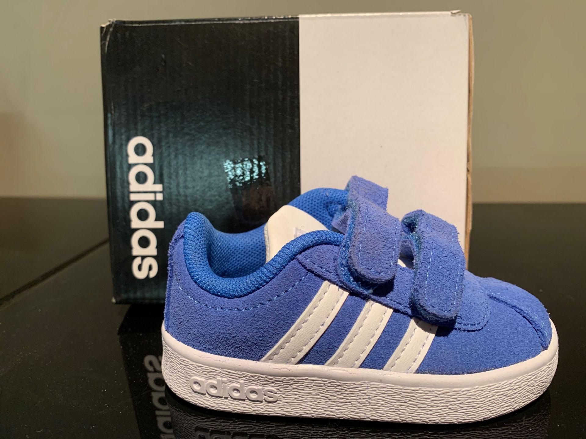 NEW & BOXED ADIDAS TRAINERS SIZE INFANT 3 (272 UPSTAIRS)