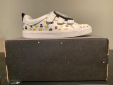 NEW & BOXED CLARKS STAR WARS TRAINERS SIZE INFANT 12 (31 UPSTAIRS)