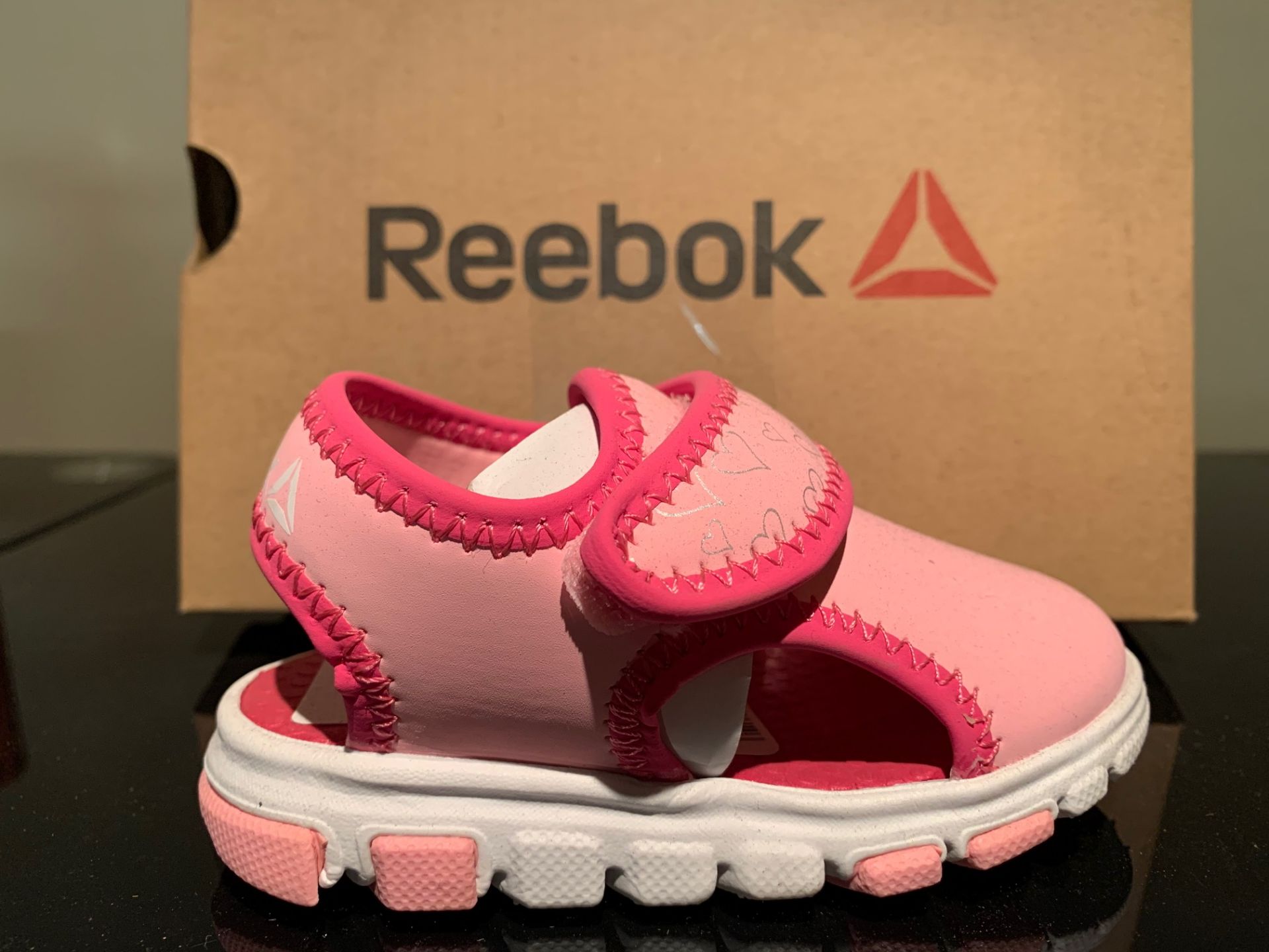 NEW & BOXED REEBOK SANDALS SIZE INFANT 5 (122 UPSTAIRS)