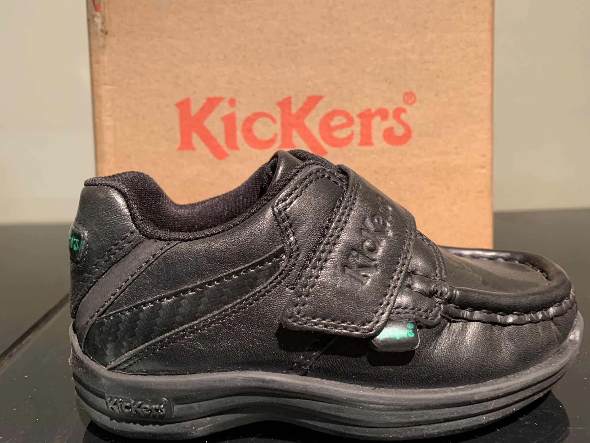 NEW & BOXED KICKERS SHOES SIZE INFANT 8 (274 UPSTAIRS)