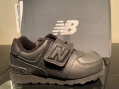 NEW & BOXED NEW BALANCE TRAINERS SIZE INFANT 9 (300 UPSTAIRS)