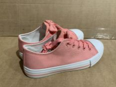 (NO VAT) 12 X BRAND NEW GIRLS PINK BOW TOP TRAINERS SIZE J1 (351/27)