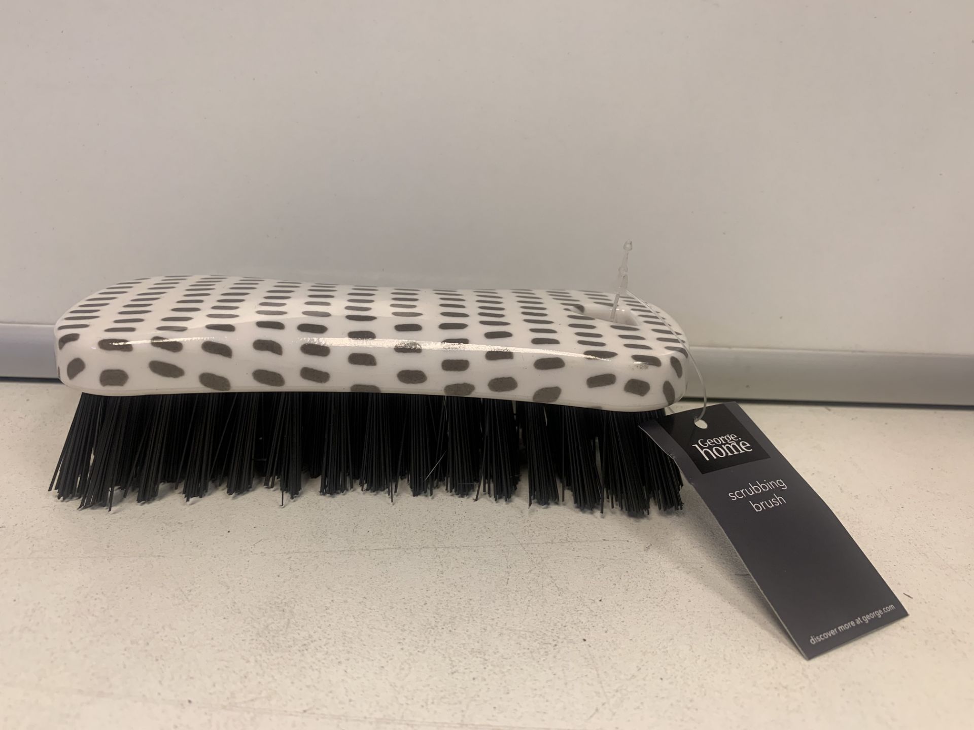 48 x NEW PACKAGED GEORGE HOME SCRUBBING BRUSHES (714/4)
