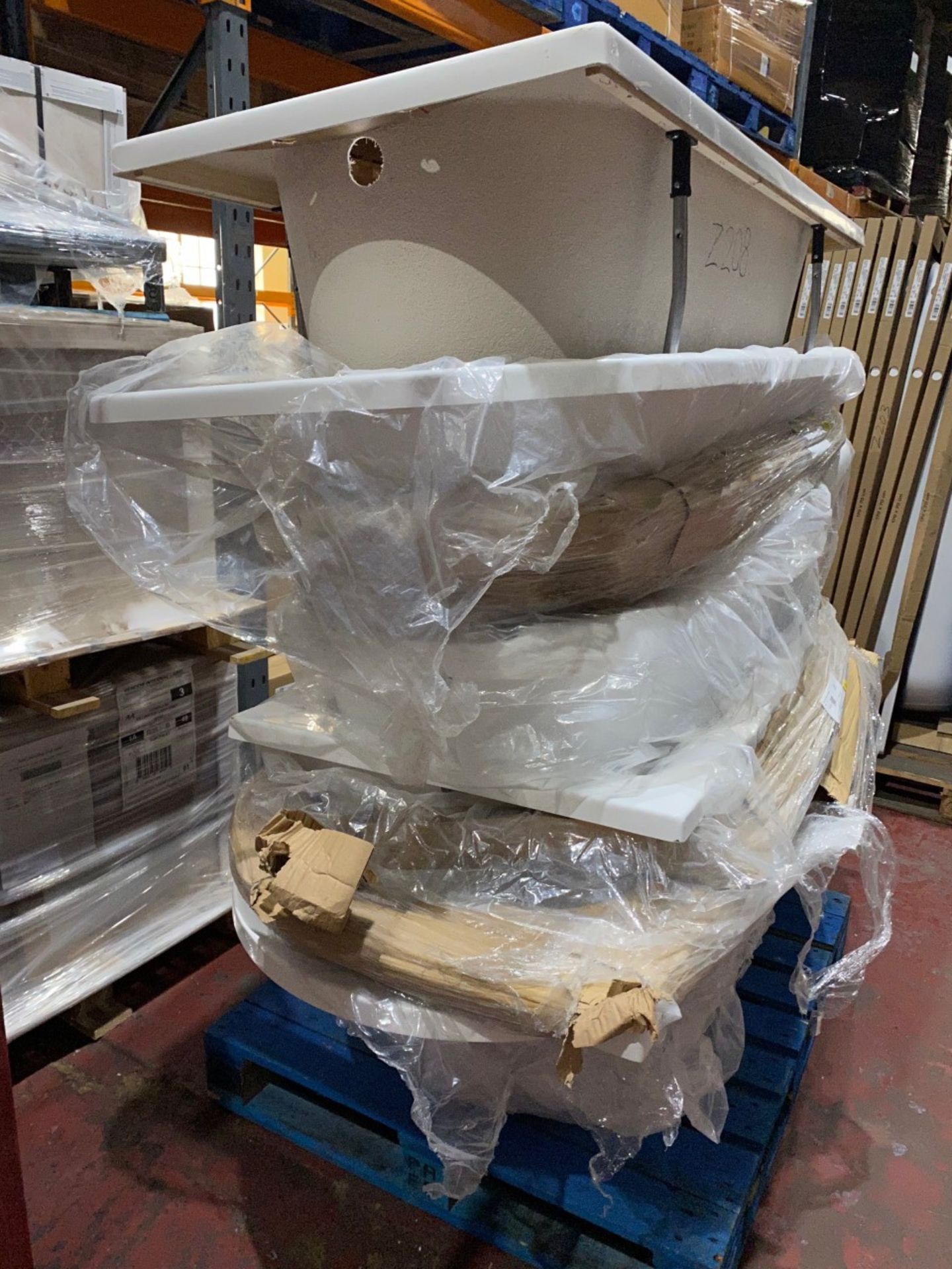 (Z208) PALLET TO CONTAIN 7 X VARIOUS SIZED/STYLE BATHS - Image 2 of 2