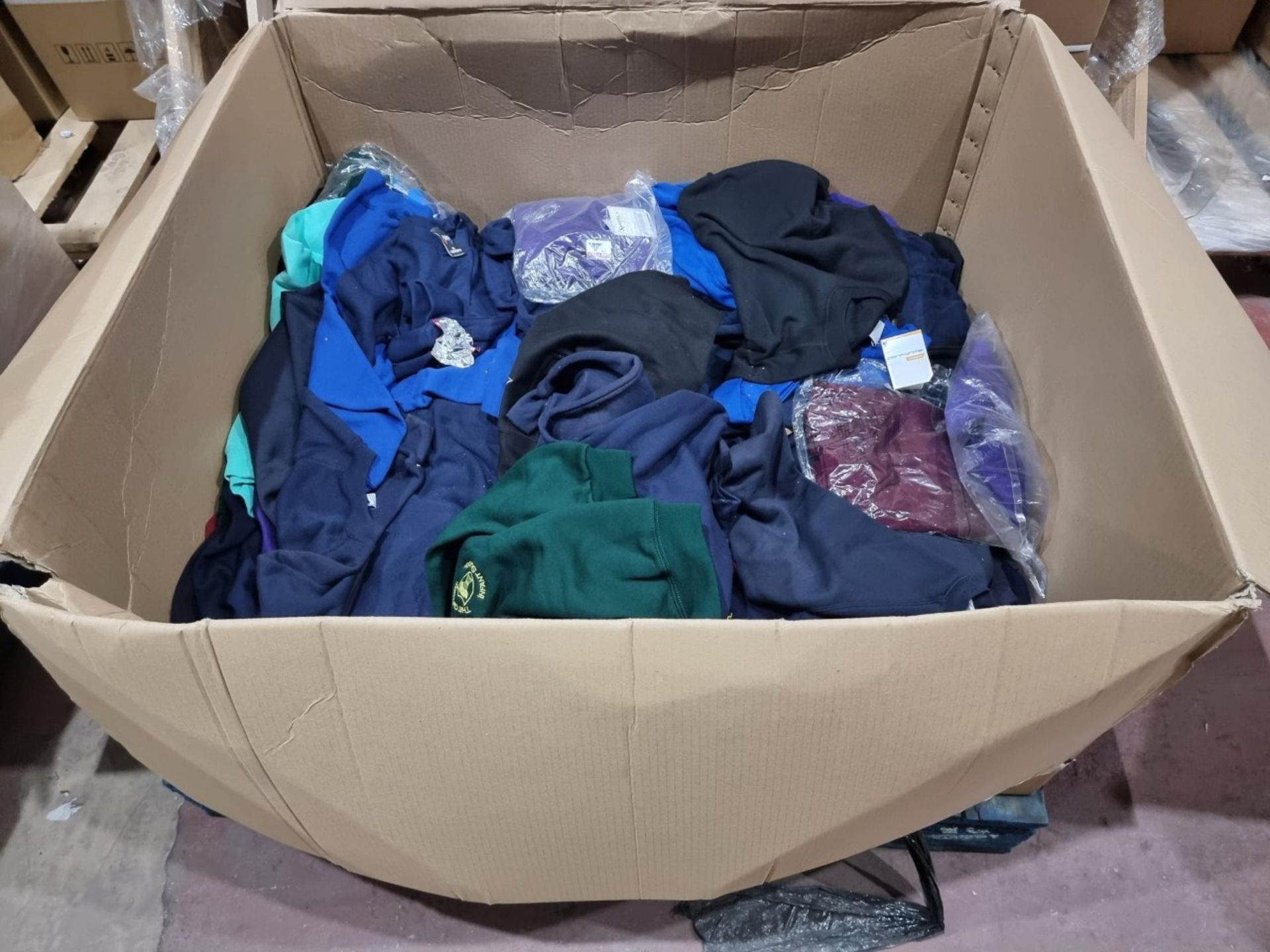 (M13) PALLET TO CONTAIN APPROX. 120 X ASSORTED SWEATSHIRTS - SOME WITH LOGOS