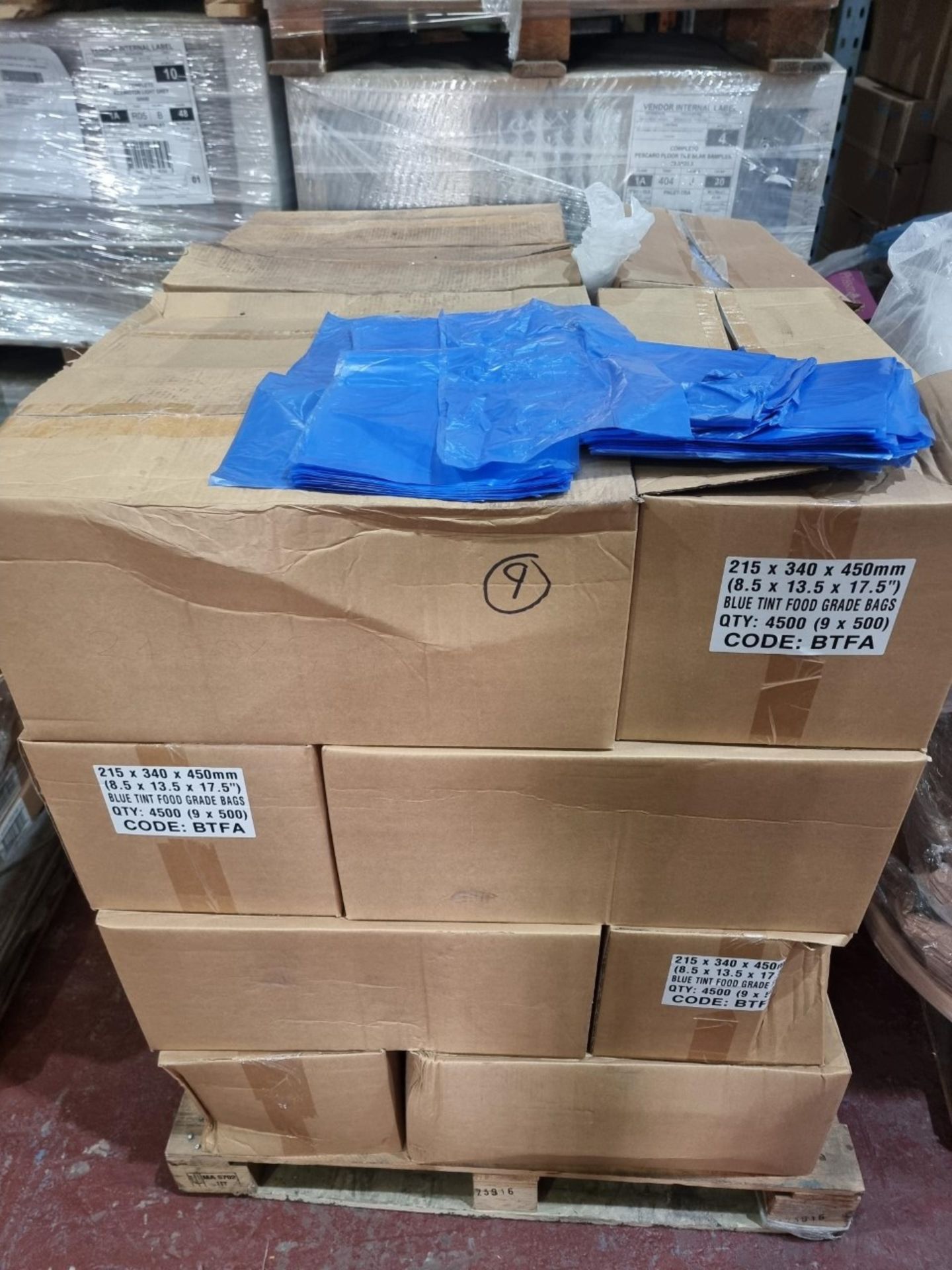 (M17) PALLET TO CONTAIN 5,400 x BLUE TINT FOOD GRADE BAGS. SIZE 215x340x450MM