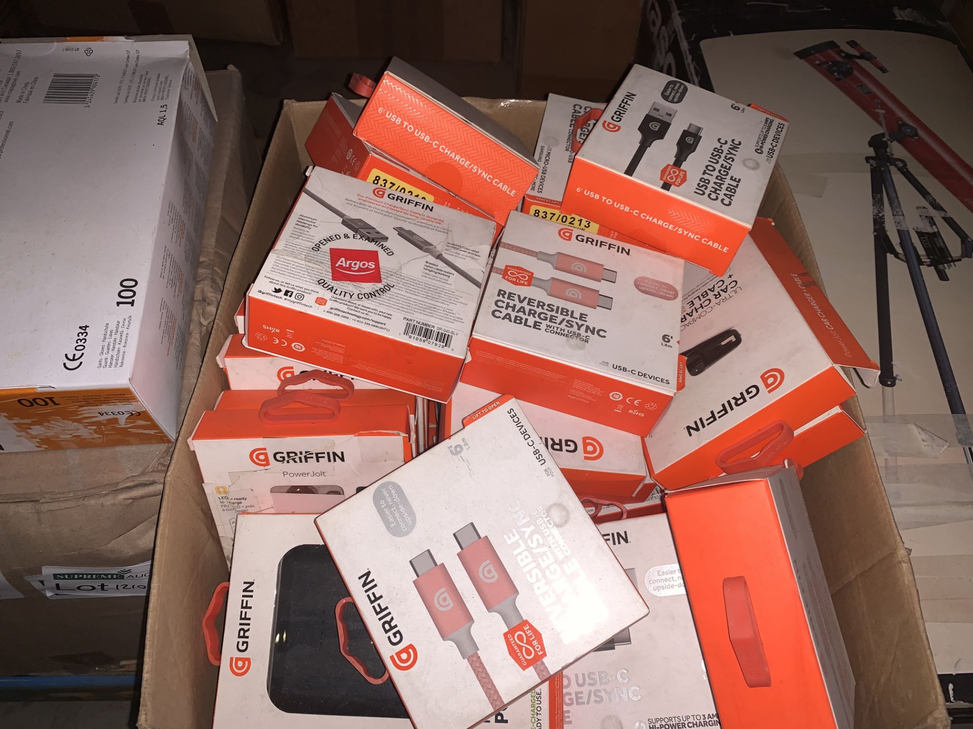 FULL BOX OF VARIOUS GRIFFIN CHARGING CABLES AND POWERBANK ETC