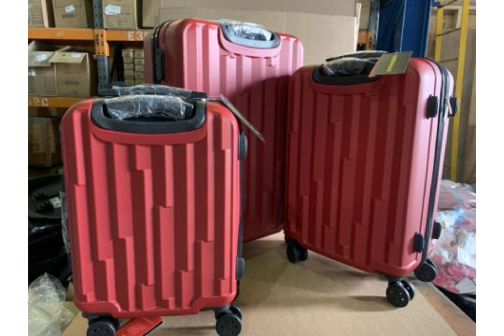 BRAND NEW LOHANI 4 WHEEL 3 PIECE RED WINE COLOURED LUGGAGE SET