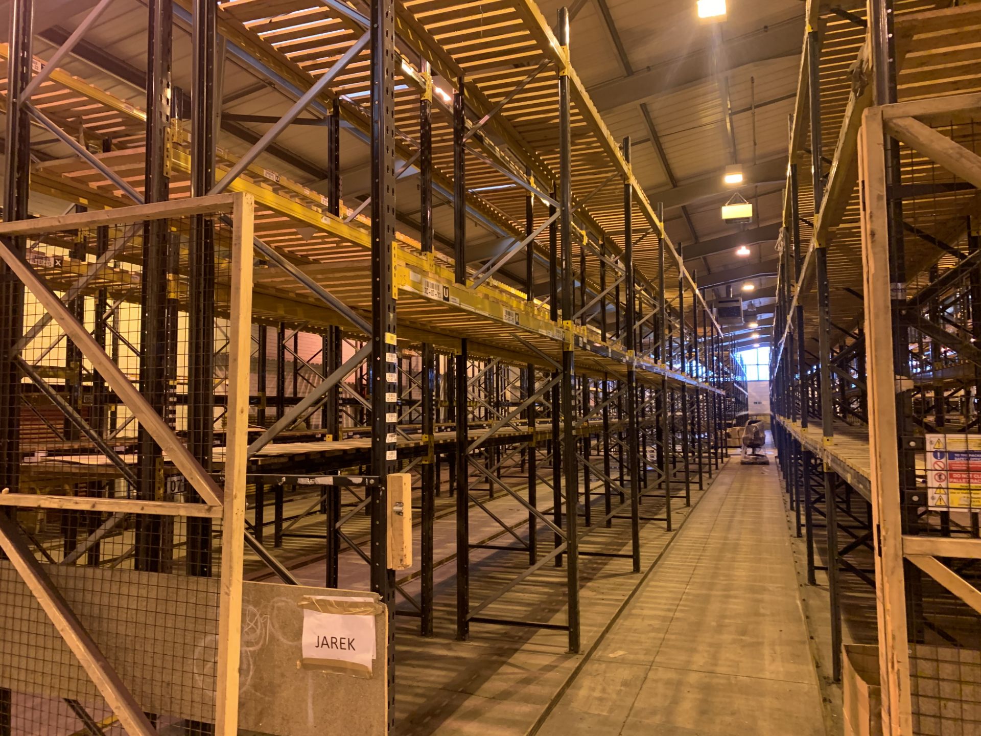 9 BAYS OF LINK 51 PALLET RACKING INC: 10 UPRIGHTS & 36 CROSS BEAMS. EACH BAY MEASURES: 4.8M(H) X 1. - Image 3 of 3