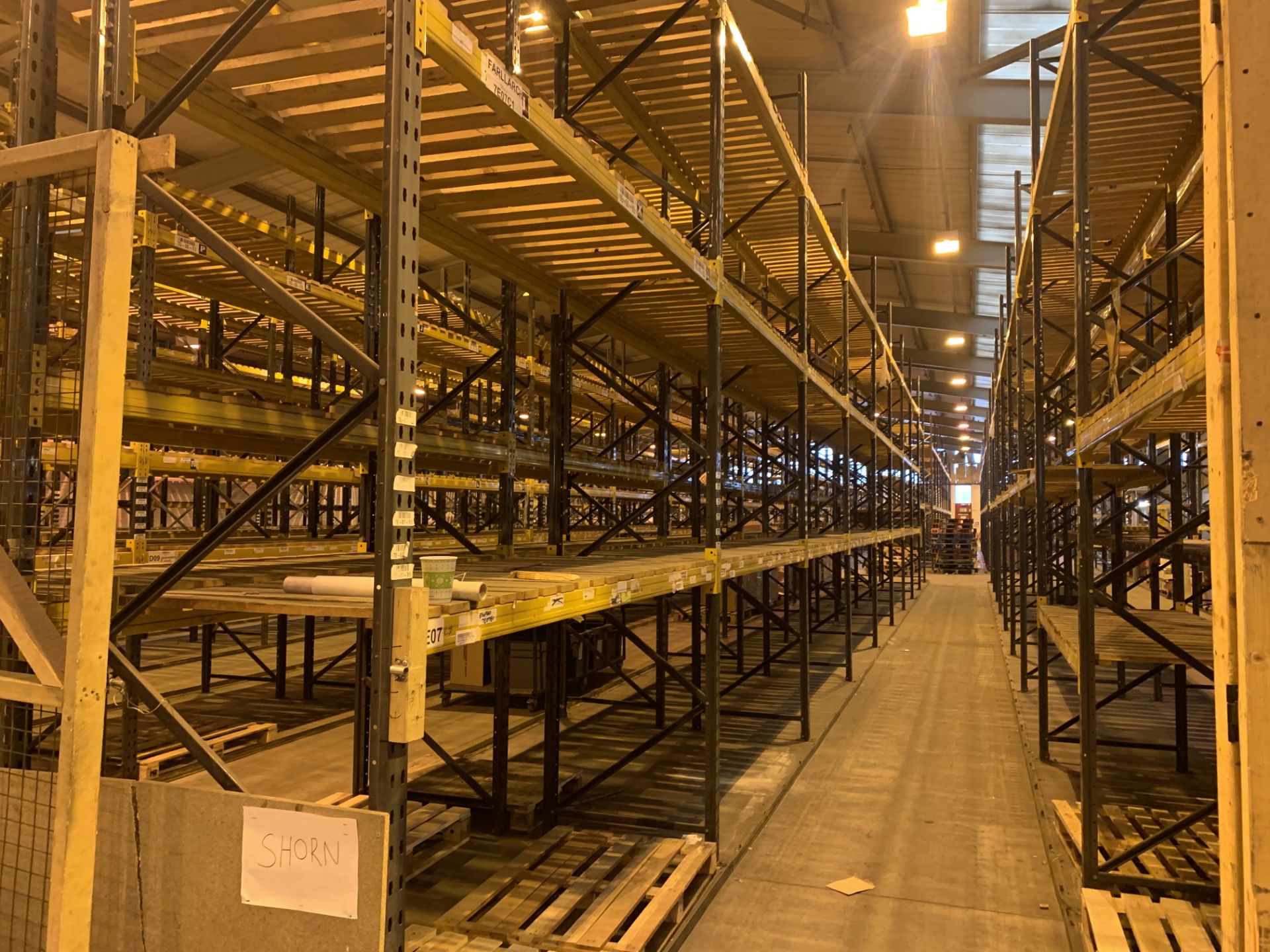 9 BAYS OF LINK 51 PALLET RACKING INC: 10 UPRIGHTS & 52 CROSS BEAMS. EACH BAY MEASURES: 5.2M(H) X 1.