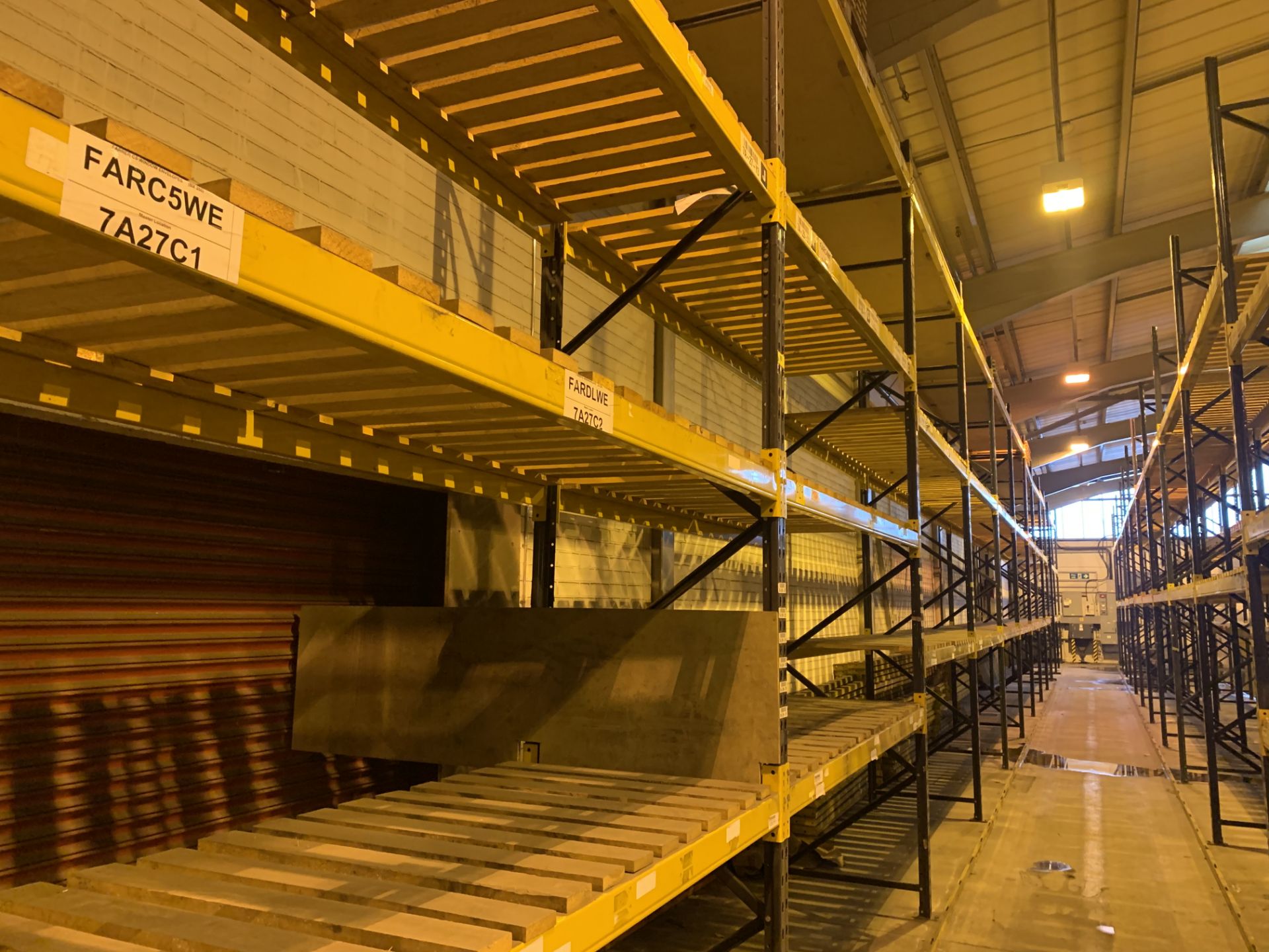 12 BAYS OF LINK 51 PALLET RACKING INC: 13 UPRIGHTS & 70 CROSS BEAMS. EACH BAY MEASURES: 4.8M(H) X - Image 2 of 3