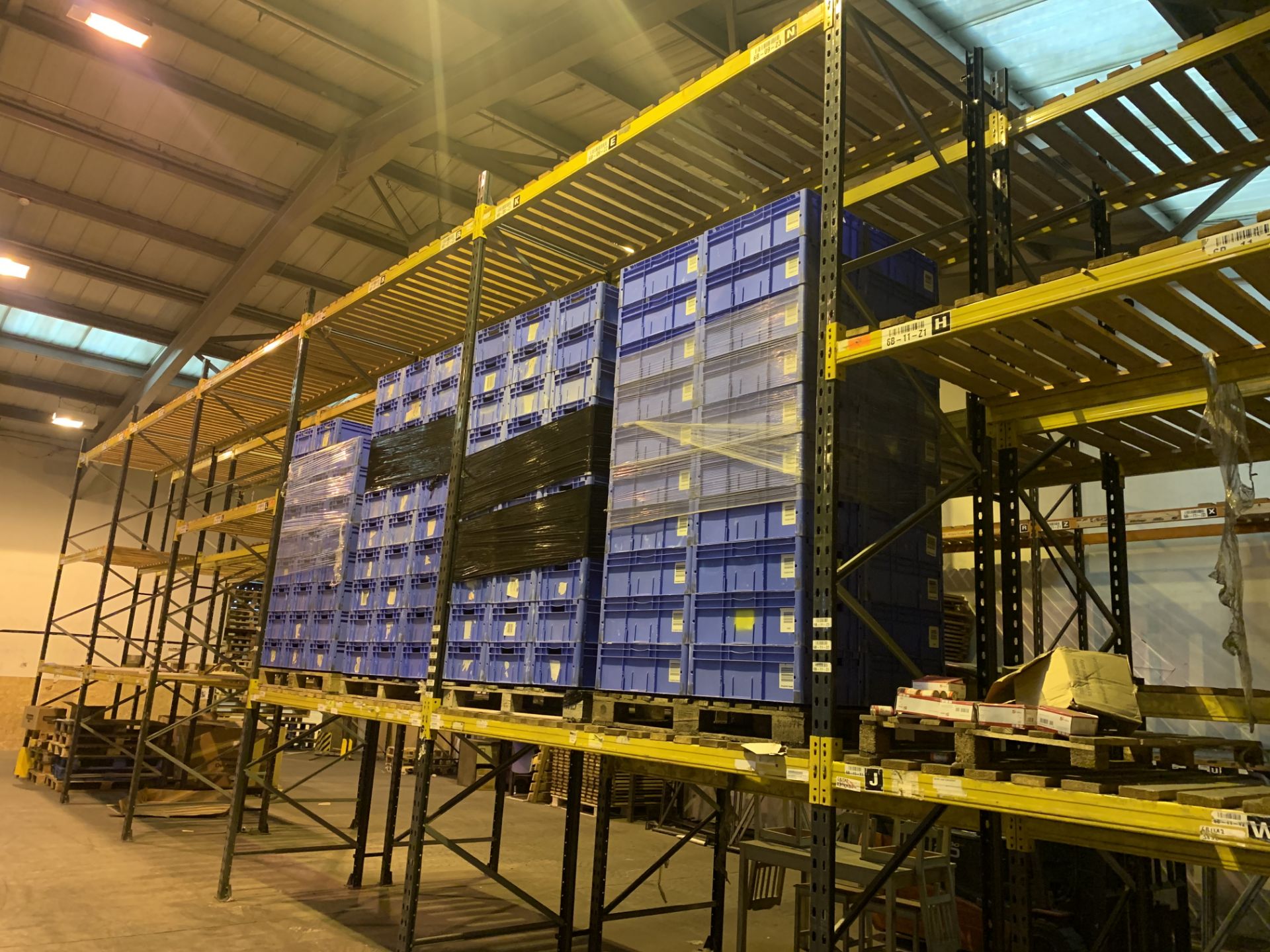 6 BAYS OF LINK 51 PALLET RACKING INC: 7 UPRIGHTS & 24 CROSS BEAMS. EACH BAY MEASURES: 4.8M(H) X 1. - Image 2 of 2