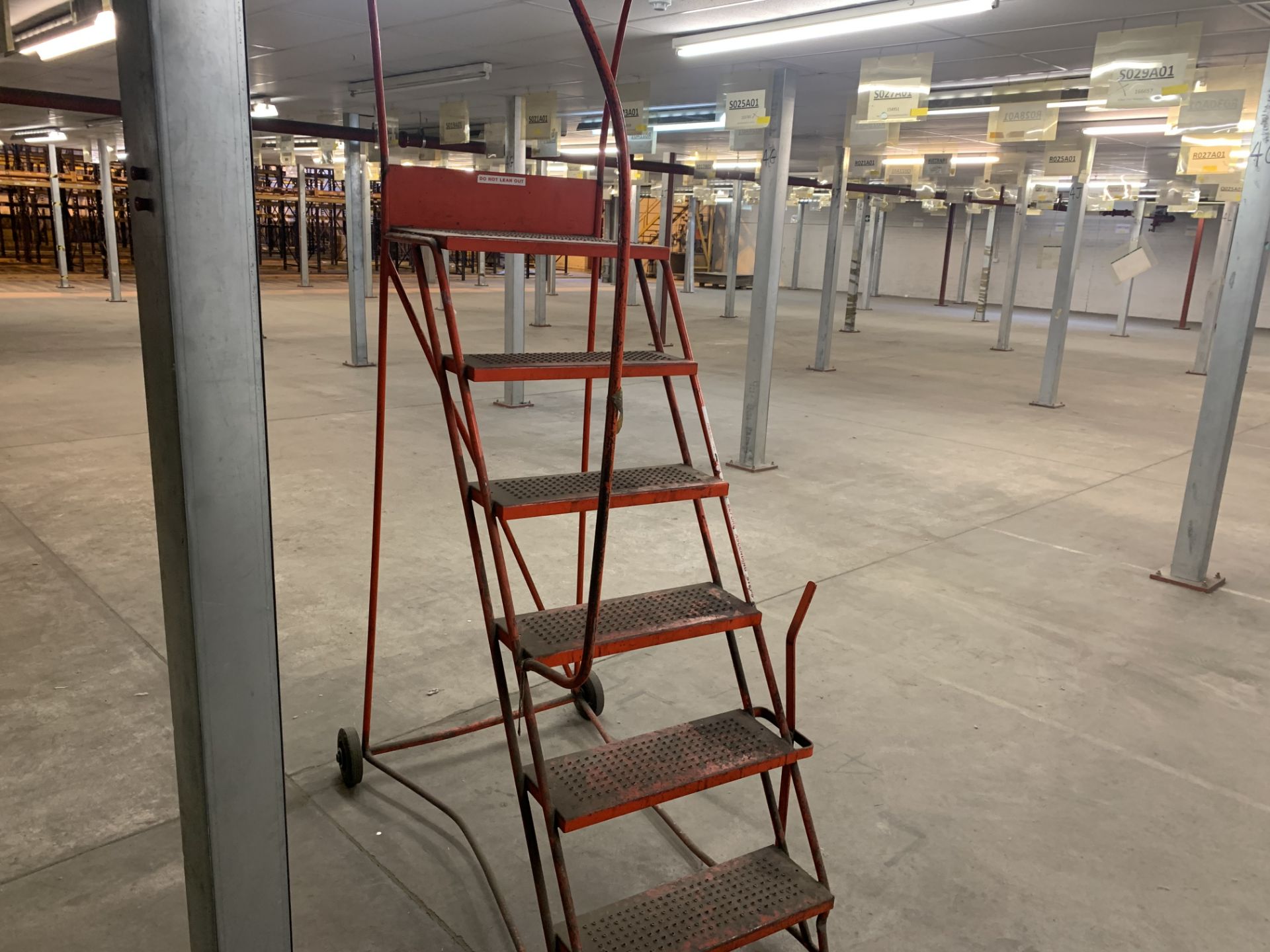 6 STEP PORTABLE WAREHOUSE LADDER RED - Image 2 of 2