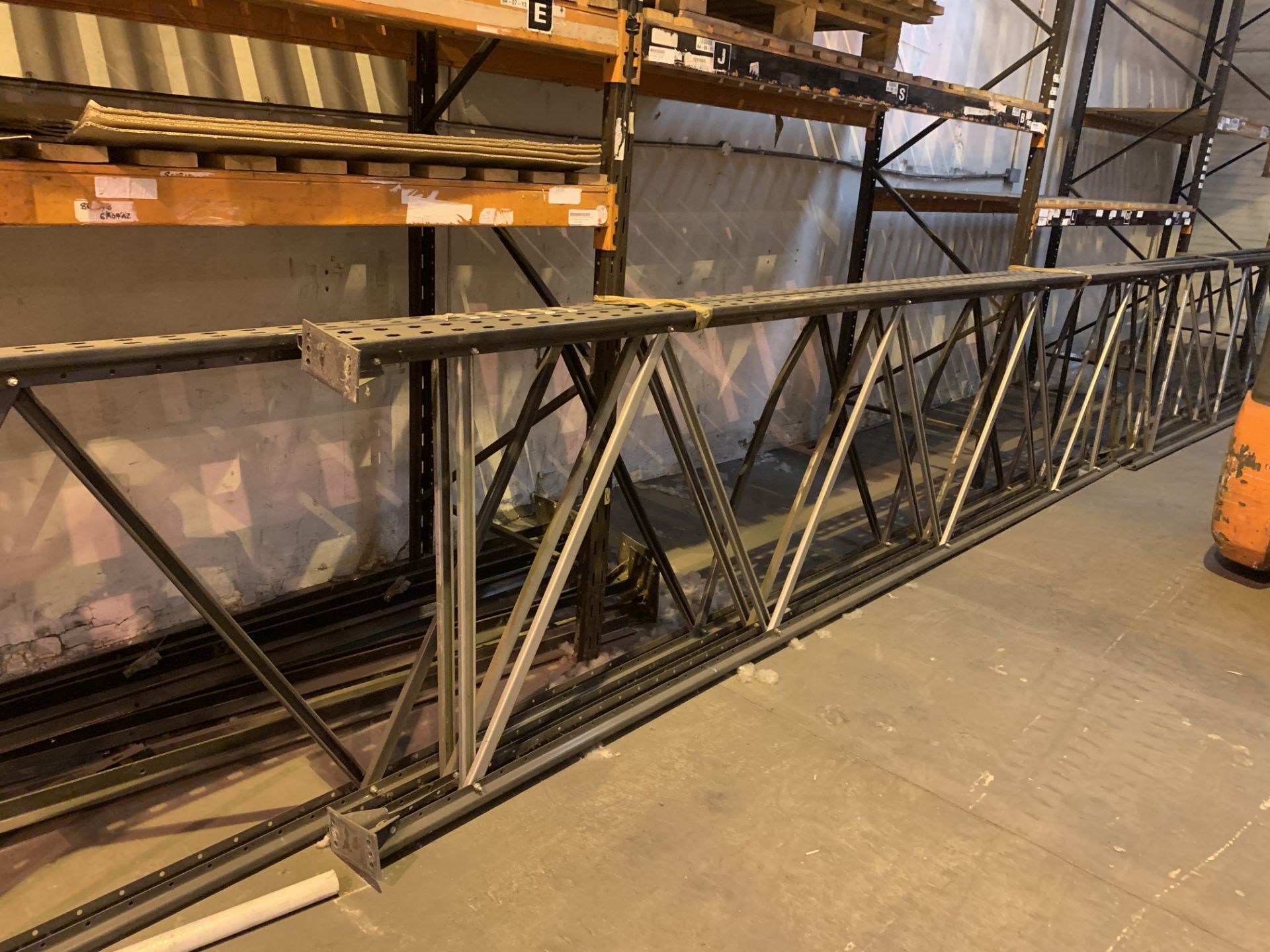 RACKING LOT TO INCLUDE 6 X LINK 51 UPRIGHTS SIZE APPROX. 4.8M(H) X 1.1M(D) & 60 LINK 51 BEAMS 2.9M(