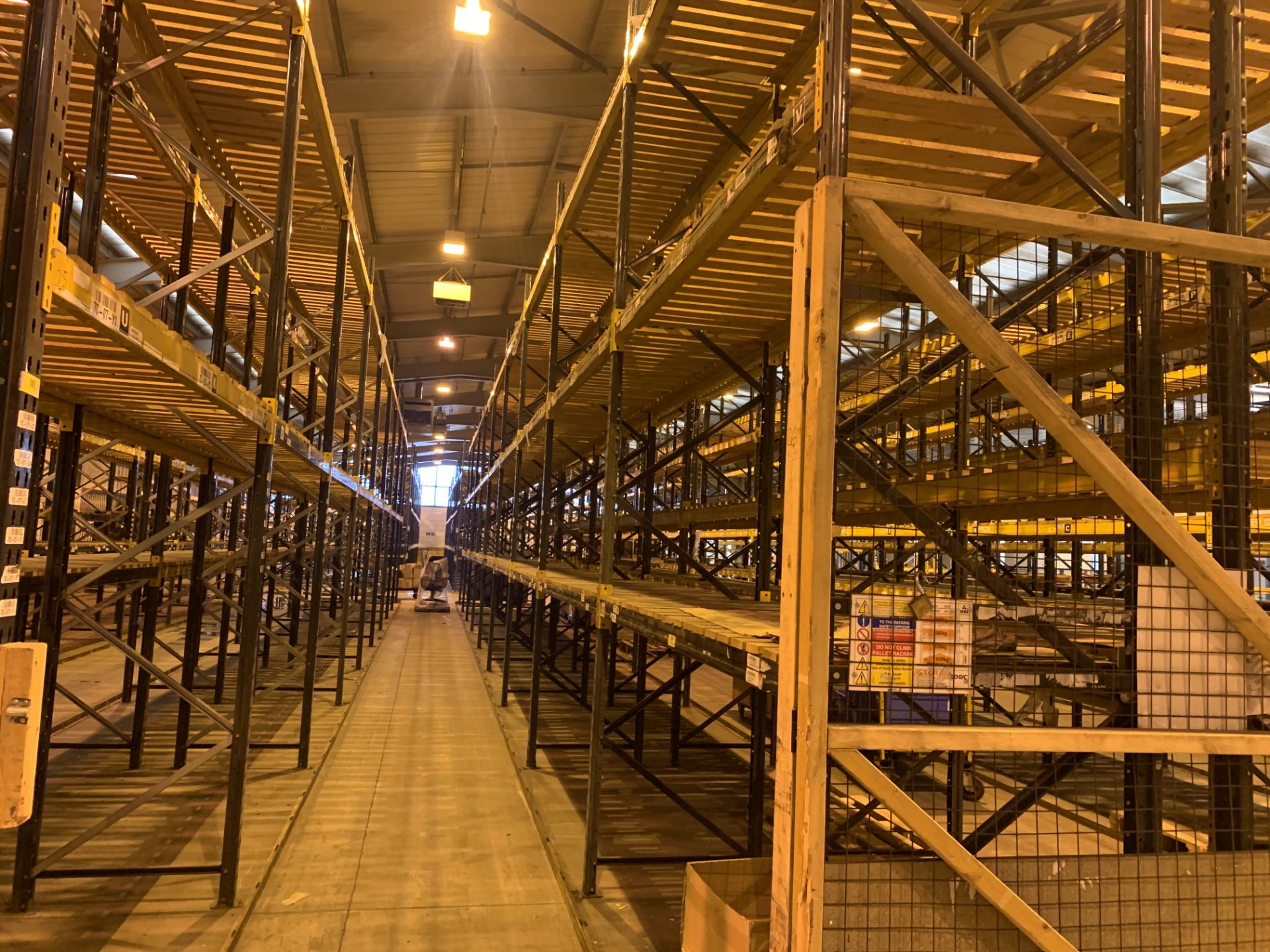 9 BAYS OF LINK 51 PALLET RACKING INC: 10 UPRIGHTS & 54 CROSS BEAMS. EACH BAY MEASURES: 4.8M(H) X 1.