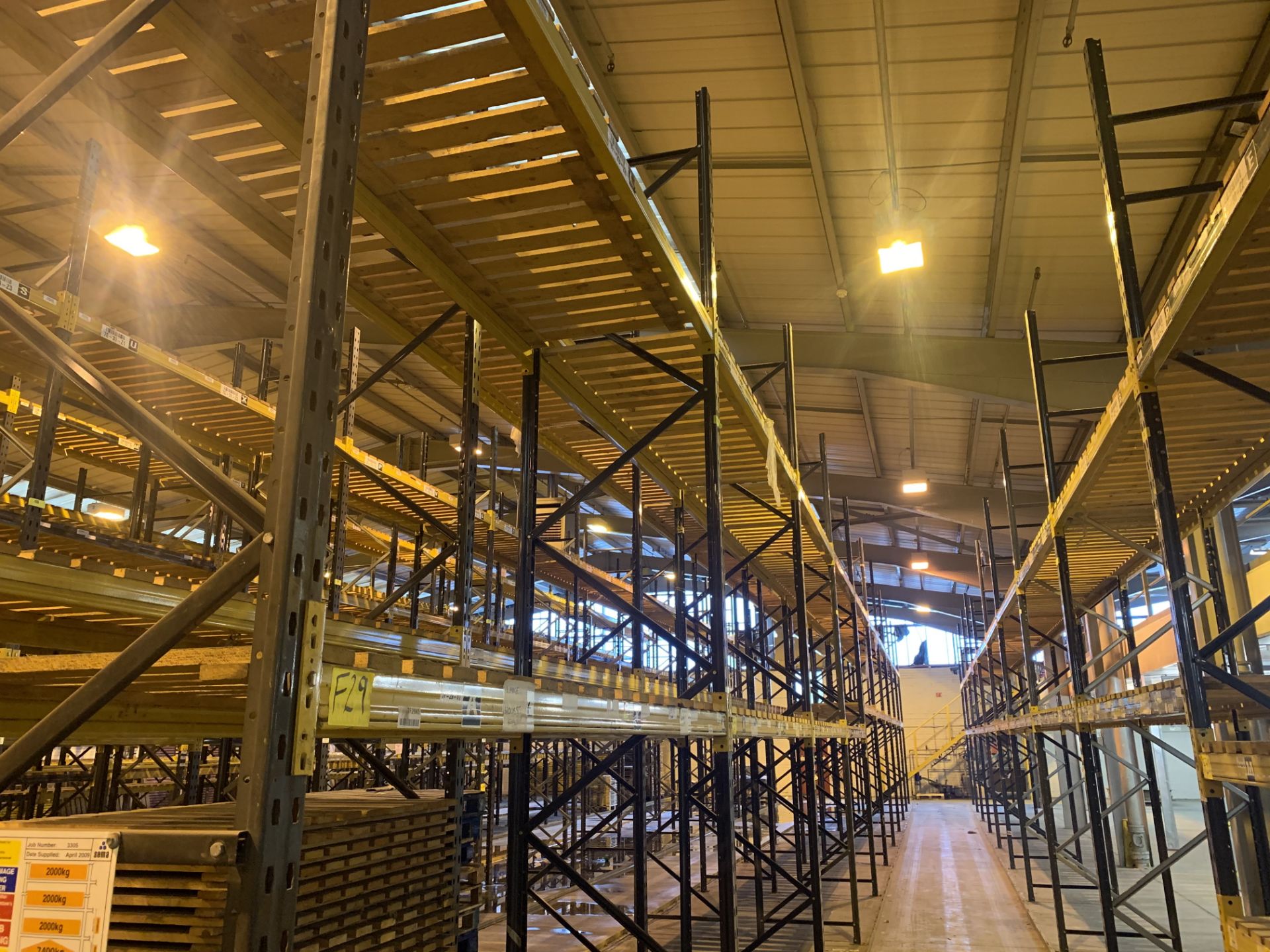 10 BAYS OF LINK 51 PALLET RACKING INC: 11 UPRIGHTS & 40 CROSS BEAMS. EACH BAY MEASURES: 4.8M(H) X - Image 2 of 3