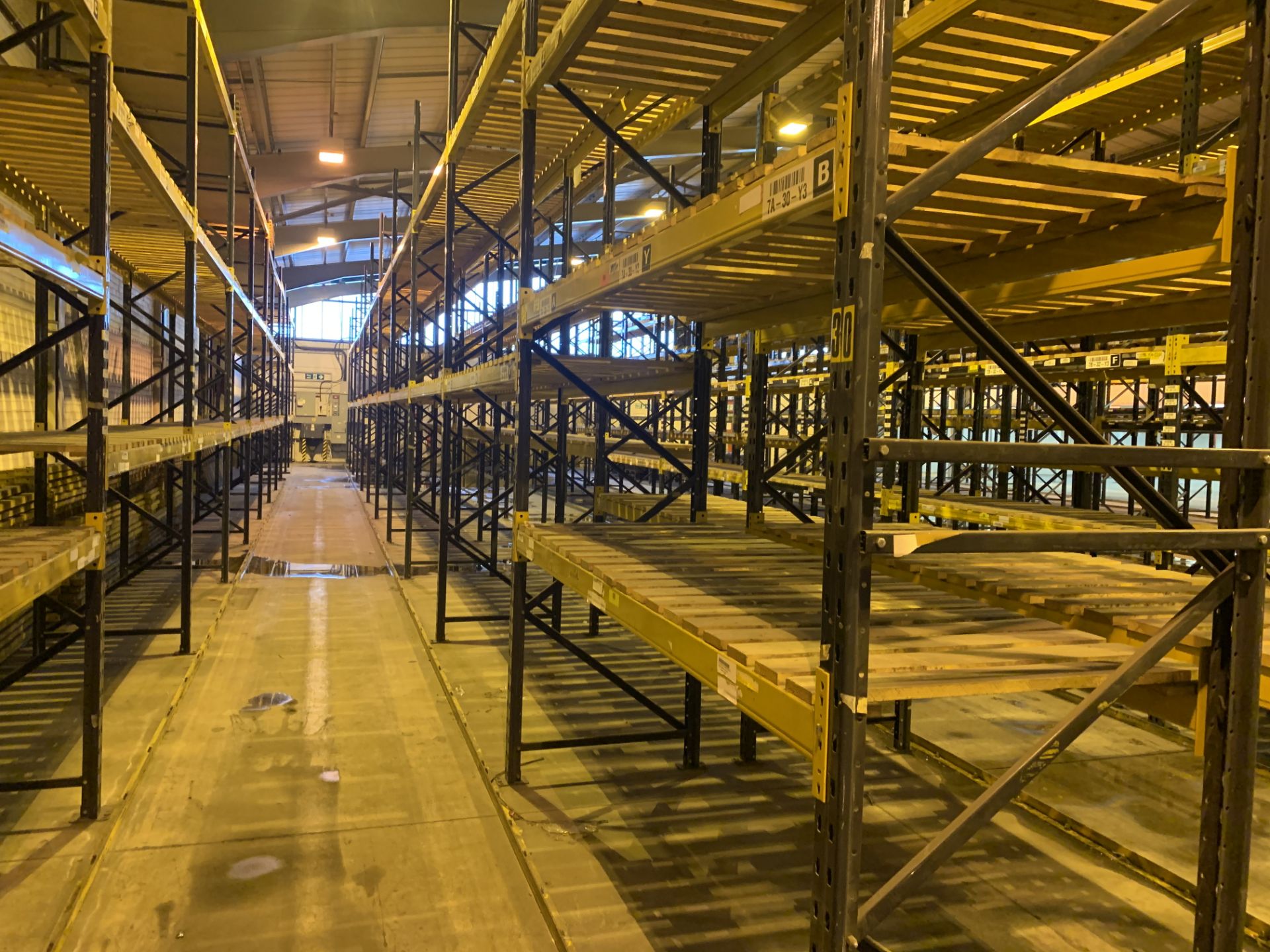 11 BAYS OF LINK 51 PALLET RACKING INC: 12 UPRIGHTS & 46 CROSS BEAMS. EACH BAY MEASURES: 4.8M(H) X