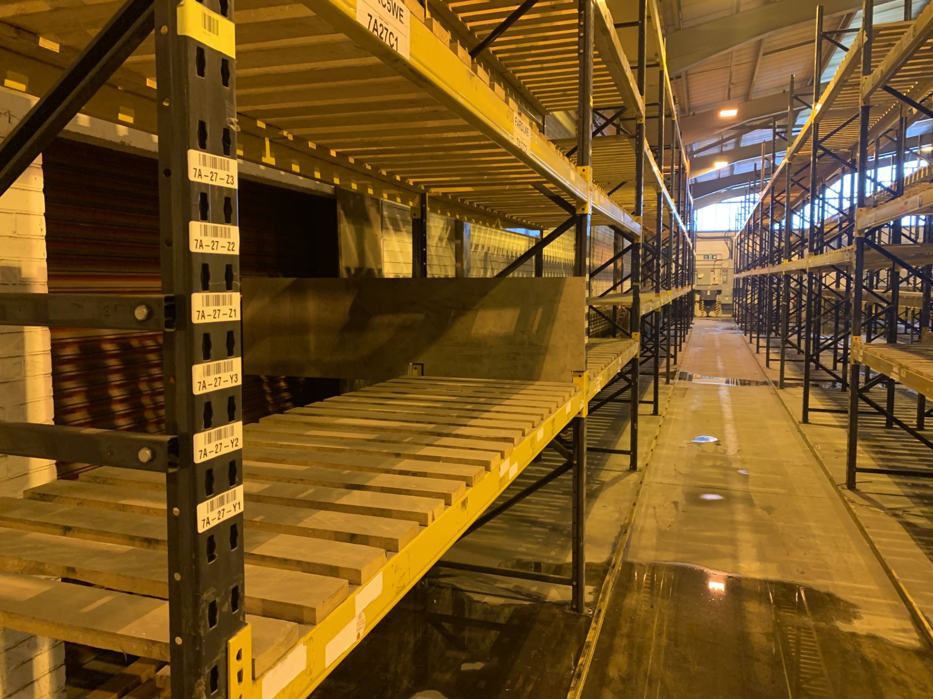 12 BAYS OF LINK 51 PALLET RACKING INC: 13 UPRIGHTS & 70 CROSS BEAMS. EACH BAY MEASURES: 4.8M(H) X - Image 3 of 3