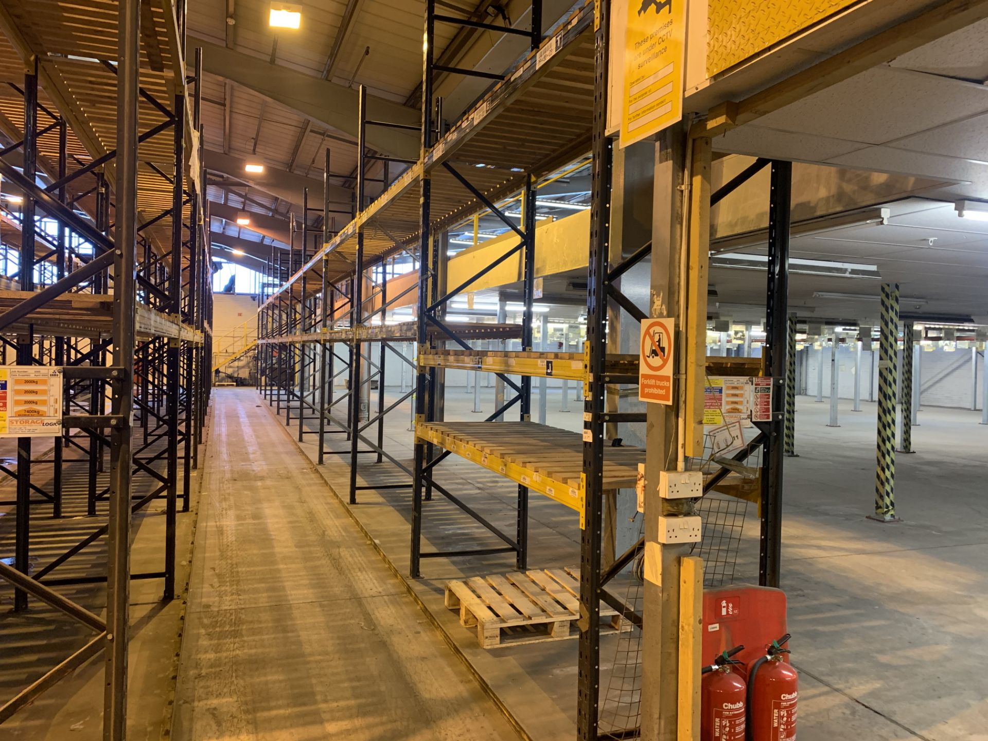 10 BAYS OF LINK 51 PALLET RACKING INC: 11 UPRIGHTS & 42 CROSS BEAMS. EACH BAY MEASURES: 4.8M(H) X