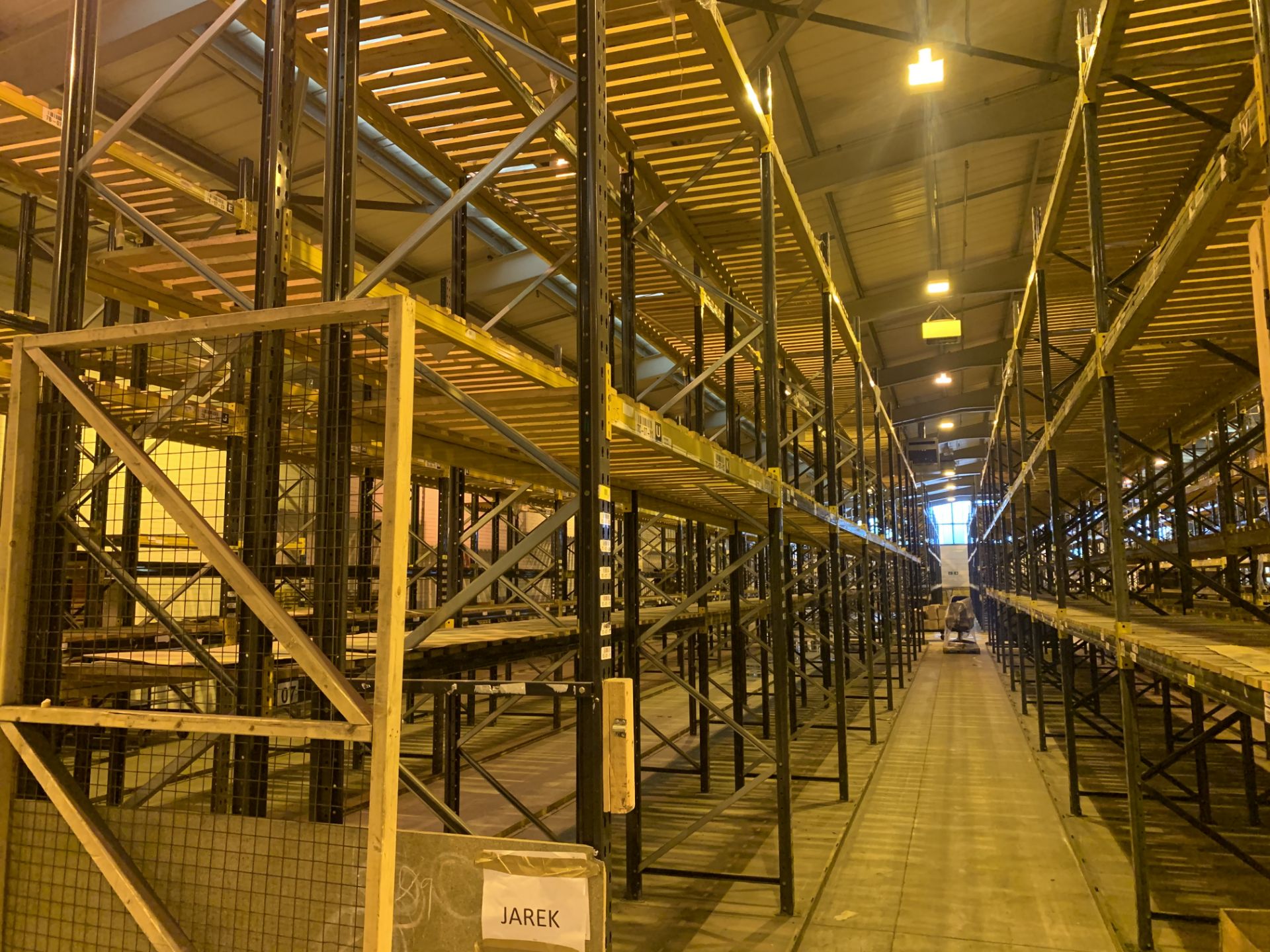 9 BAYS OF LINK 51 PALLET RACKING INC: 10 UPRIGHTS & 36 CROSS BEAMS. EACH BAY MEASURES: 4.8M(H) X 1.