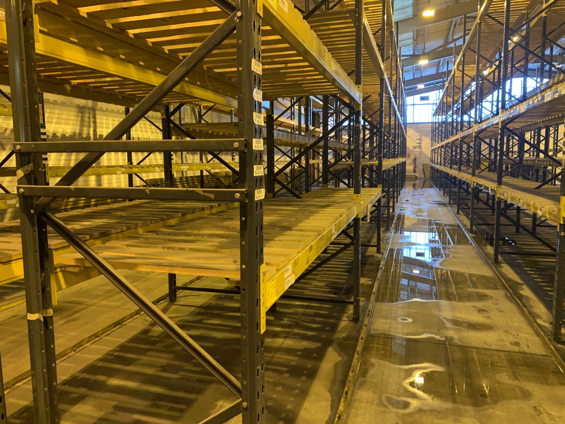 11 BAYS OF LINK 51 PALLET RACKING INC: 12 UPRIGHTS & 68 CROSS BEAMS. EACH BAY MEASURES: 5.2M(H) X