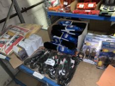 MIXED LOT INCLUDING WHEEL BRUSHES, TOW ROPES, LUGGAE STRAPS, MINI INDICATORS ETC