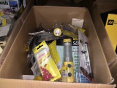 50 PIECE MIXED LOT TO INCLUDE: ANALOGUE TYRE & DEPTH GAUGE, AA 3 IN 1 EMERGENCY BEACON ETC