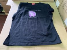 28 X BRAND NEW PLEASANTLY PLUCKED T SHIRTS IN VARIOUS SIZES (1221/25)