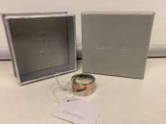 CALVIN KLEIN SILVER AND ROSE COLOURED FASHION RING WITH DISPLAY BOX (7/25)