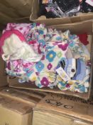 (NO VAT) 25 X VARIOUS CHILDRENS HATS AND SCARF