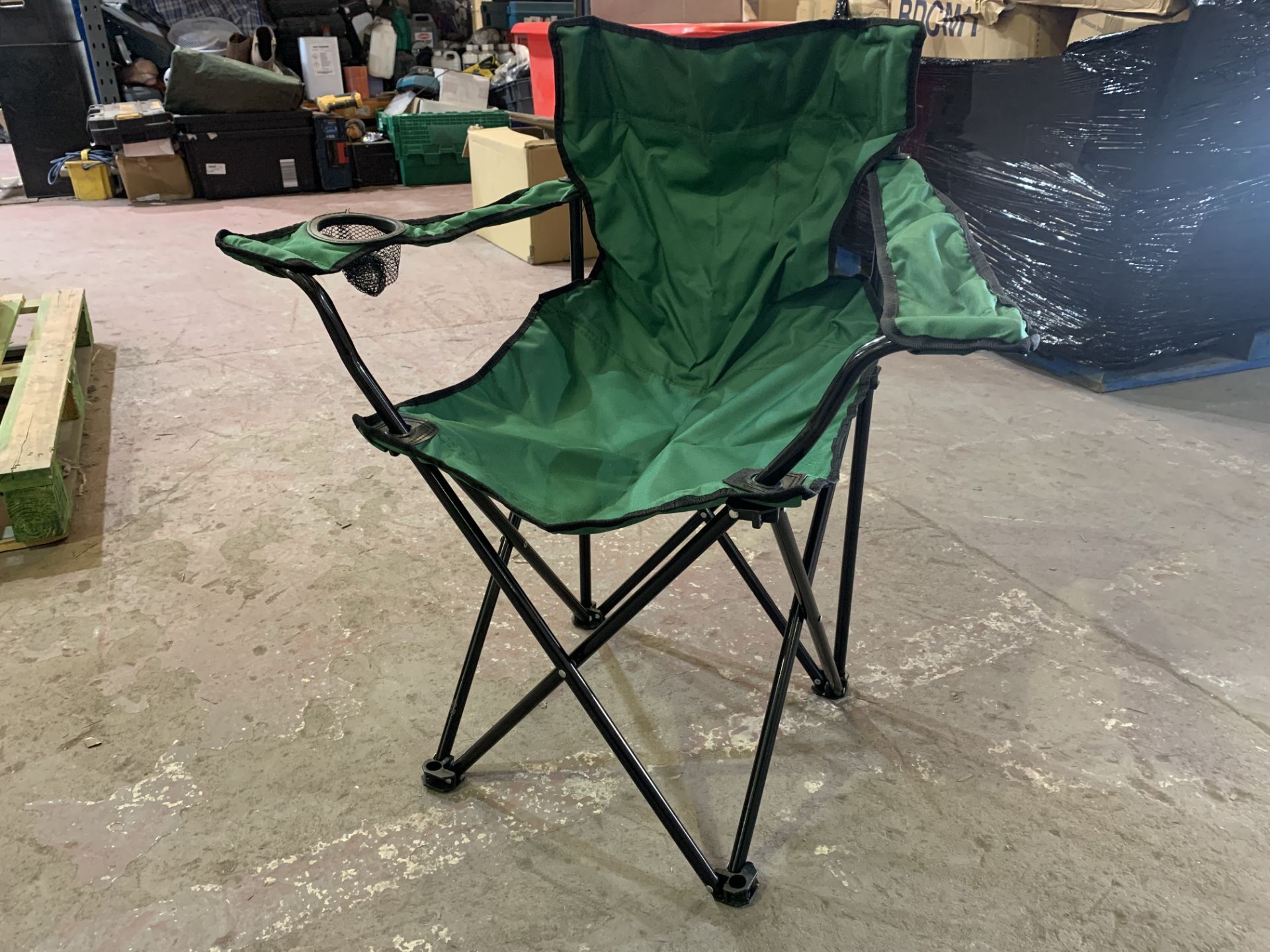 8 X NEW FOLDING CAMP CHAIRS WITH DRINKS HOLDERS