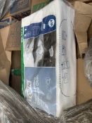 PALLET TO INCLUDE 74 X PACKS OF 100 SHEETS OF TORK LONG LASTING FOLDED CLEANING CLOTHS (078224)