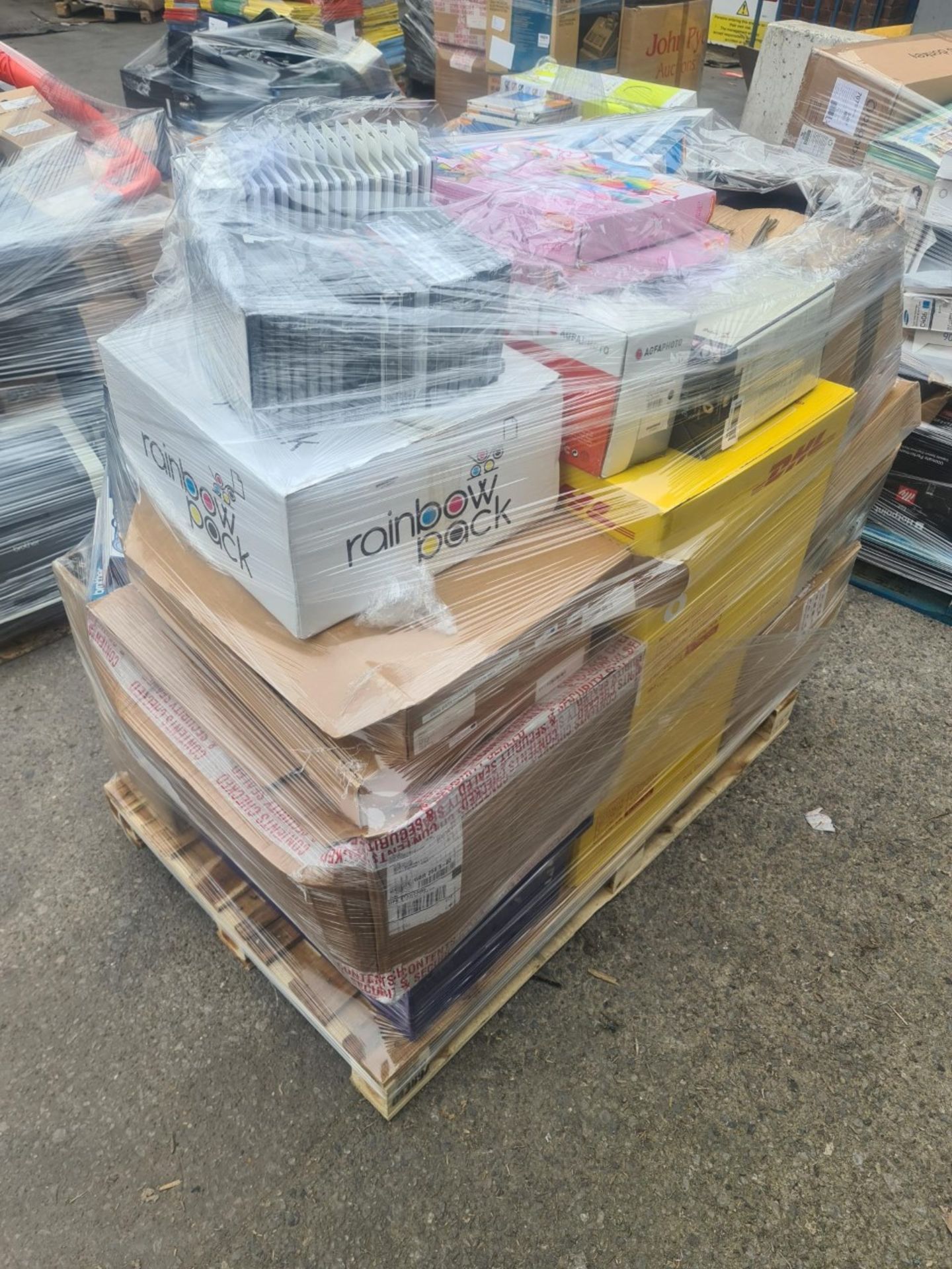 (J89) PALLET TO CONTAIN A LARGE QTY OF VARIOUS ITEMS TO INCLUDE GRACO BABY PLAY SEAT, MOTHERCARE - Image 2 of 2