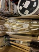 LARGE QUANTITY OF STAINLESS STEEL CURVED BRASS COVER STRIPS (1115/1)