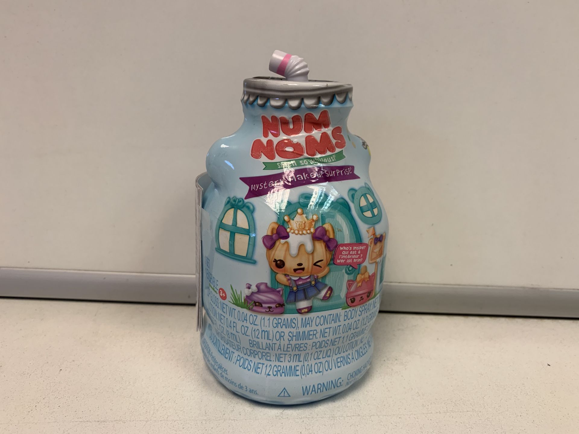 16 X NEW PACKAGED NUM NOMS MYSTERY MAKE UP SURPRISE (1038/1)