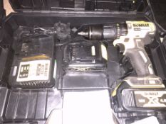 DEWALT DCD778 18V 4.0AH LI-ION XR BRUSHLESS CORDLESS COMBI DRILL COMES WITH 2 X BATTERIES, CHARGER &