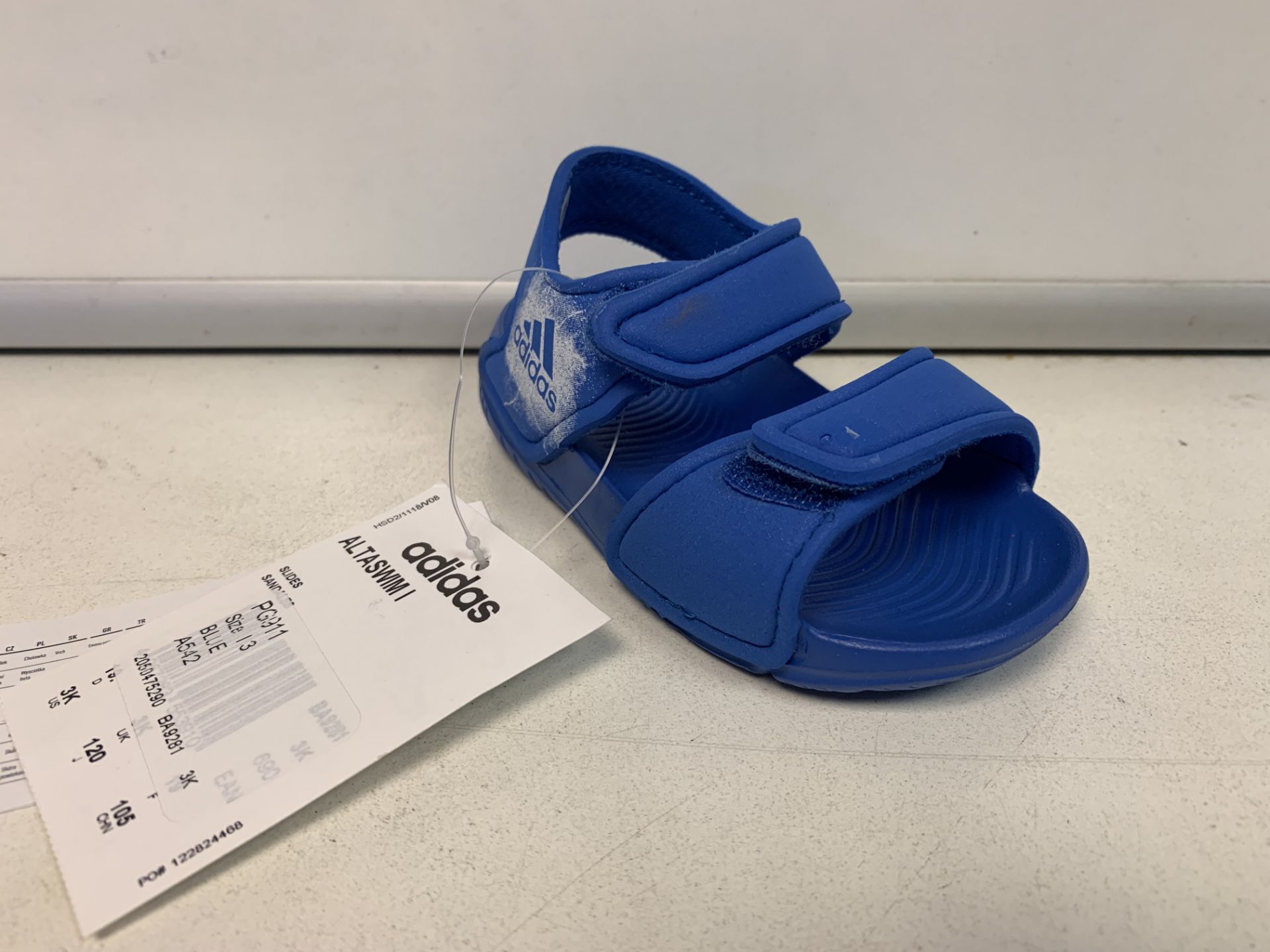 (NO VAT) 9 X BRAND NEW ADIDAS ALTA SWIM SLIDERS SIZE i3