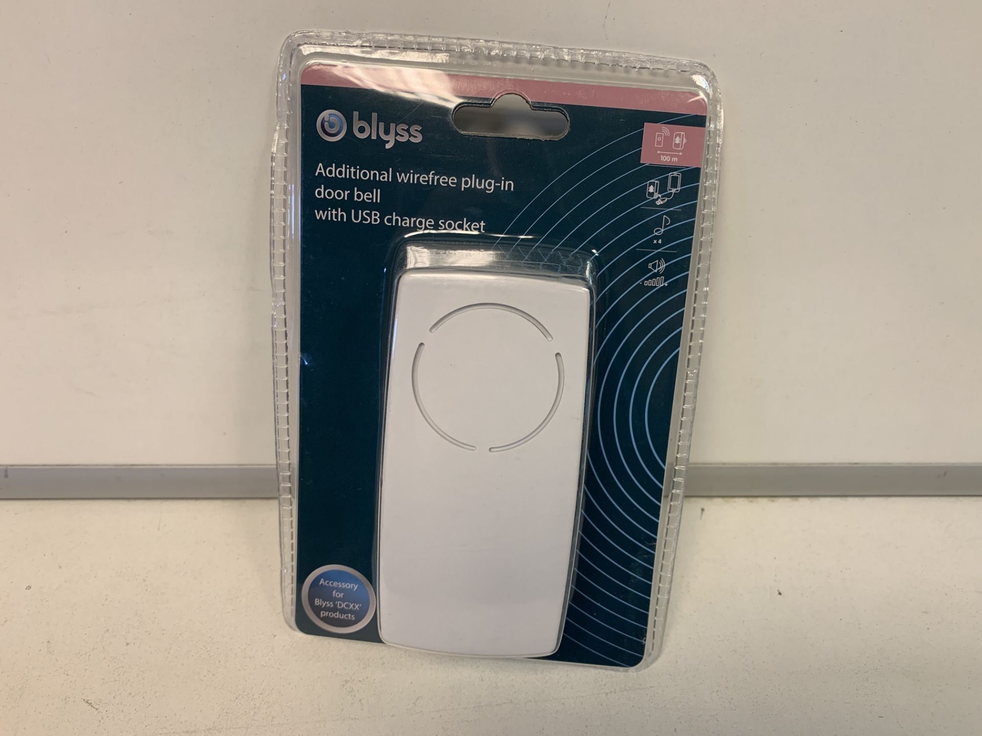 40 x NEW PACKAGED BLYSS WIRE PREE PLUG IN DOOR BELL WITH USB CHARGE SOCKETS