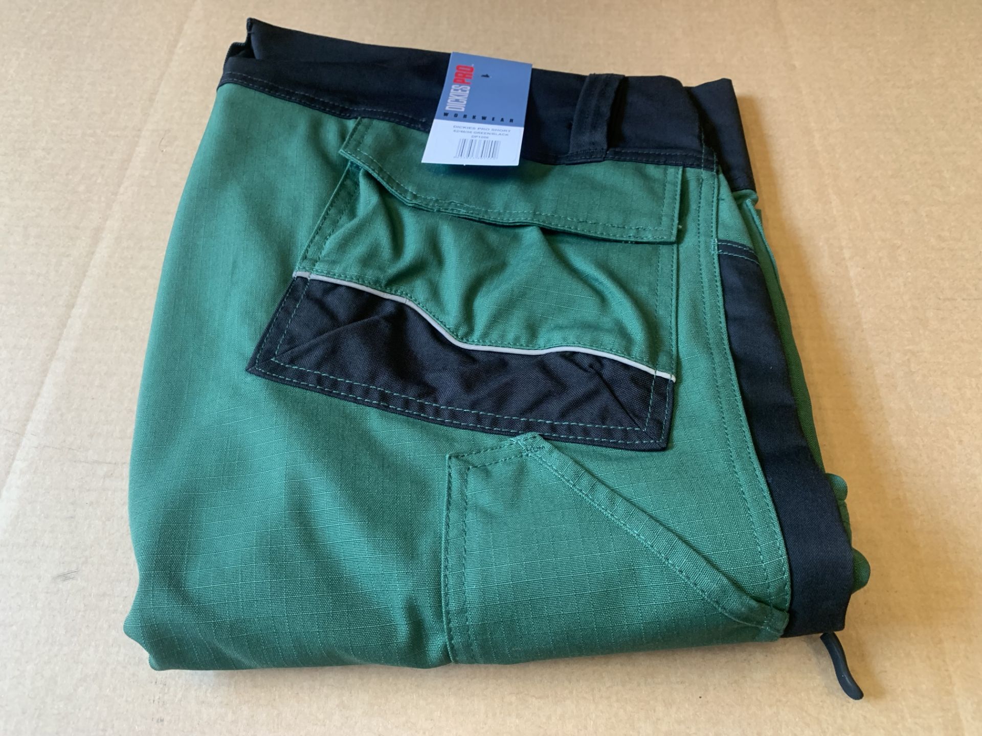 7 X BRAND NEW DICKIES PRO GREEN/BLACK SHORTS IN VARIOUS SIZES